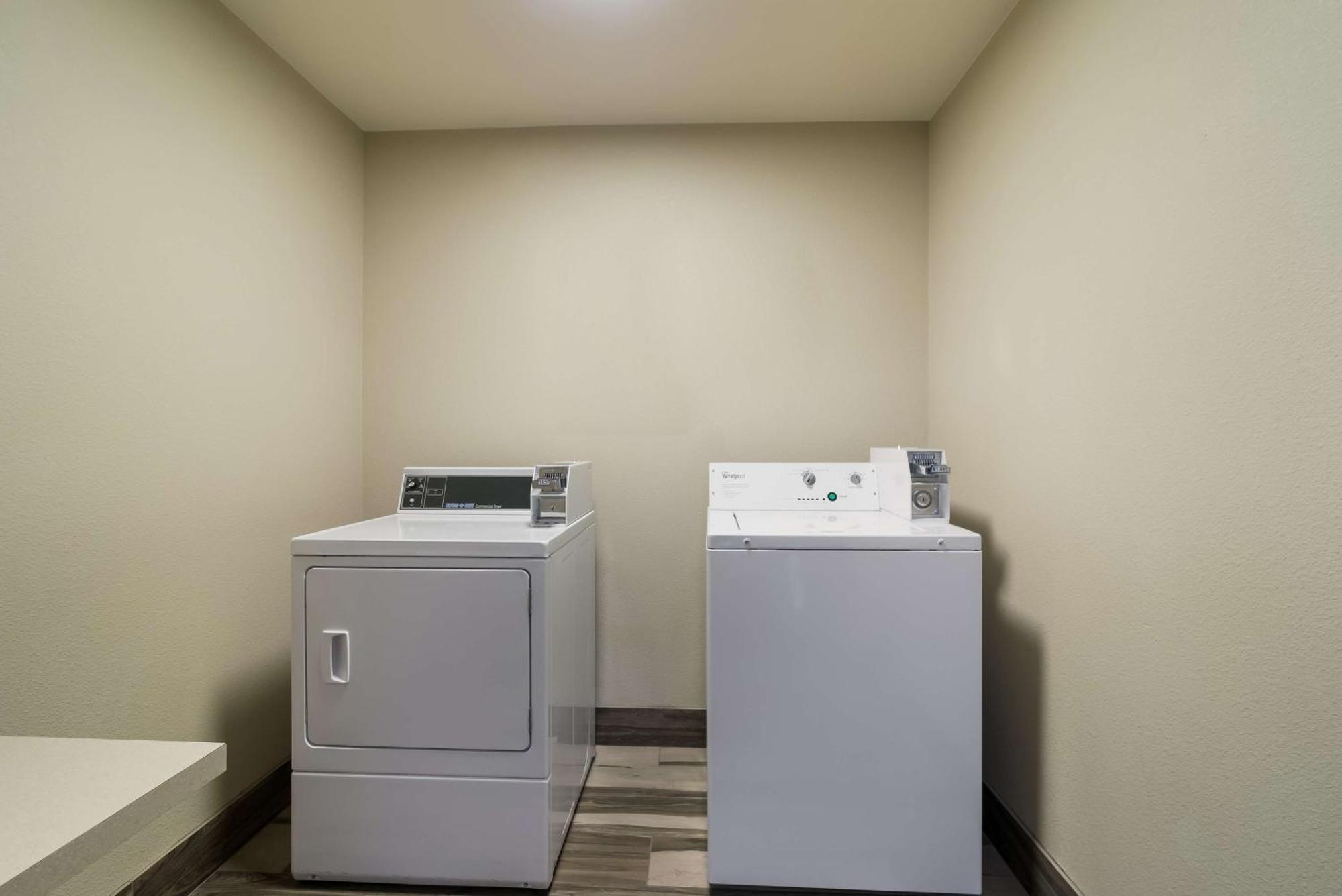 Western Roosevelt Place Motel Bismarck